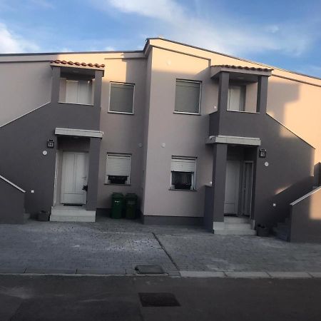 Apartman Petra 1 Vir Exterior photo