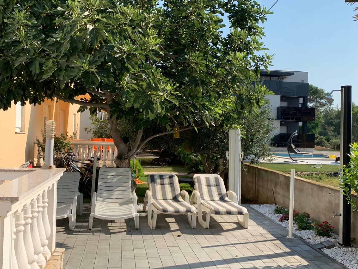 Apartman Petra 1 Vir Exterior photo